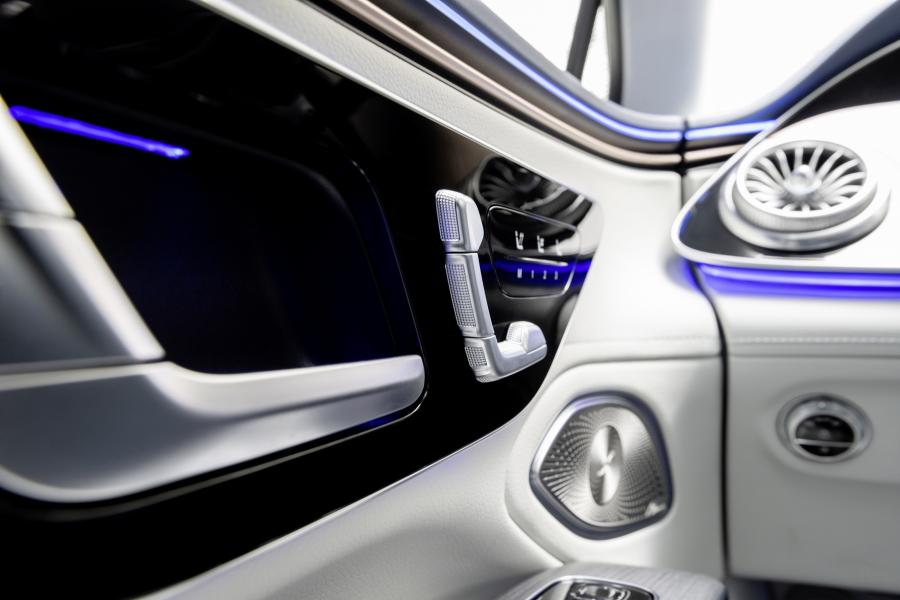 Детали интерьера Mercedes-Benz EQS 580 4MATIC (V297) 2021 года  (WW) (фото 4 из 24)